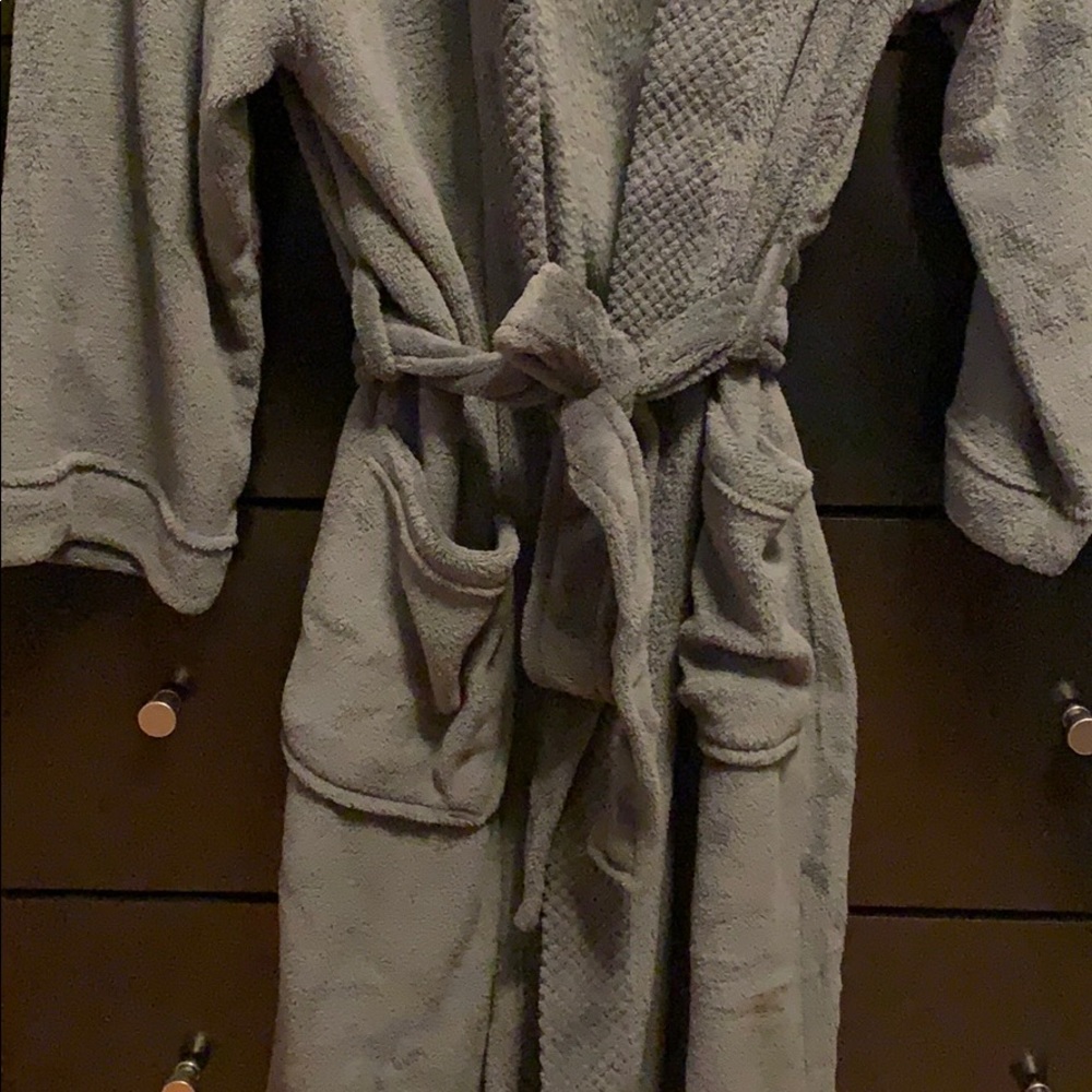 NWT Gray Robe - Picture 4 of 4